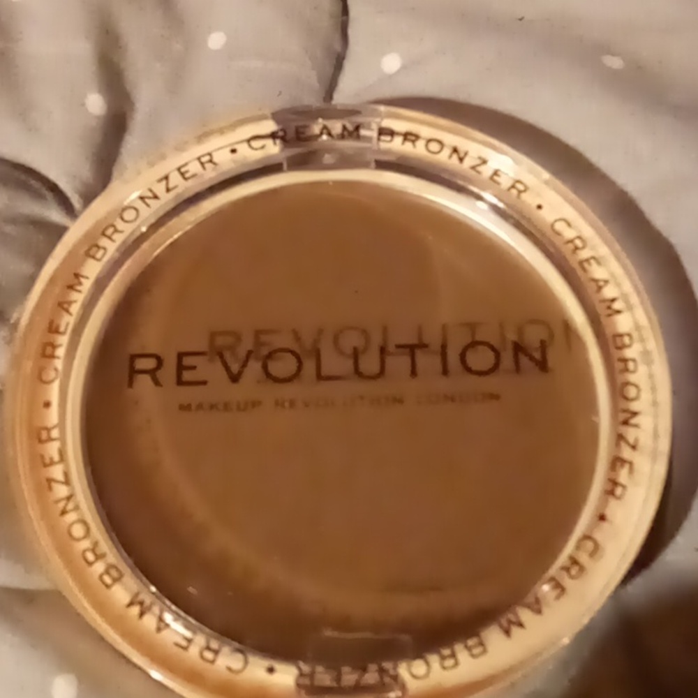 Cream bronzer